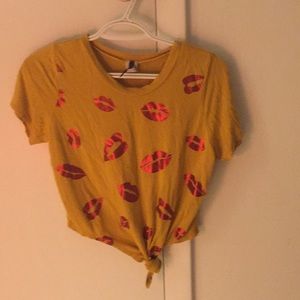 Lips knot shirt